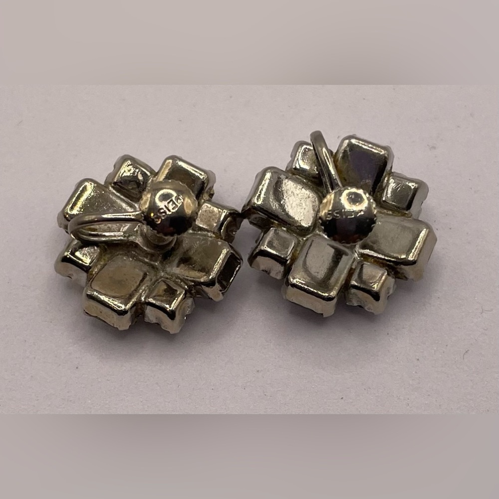 Vintage Weiss Silver Tone Screw Back Earrings with Faceted Crystals Signed - Picture 5 of 8